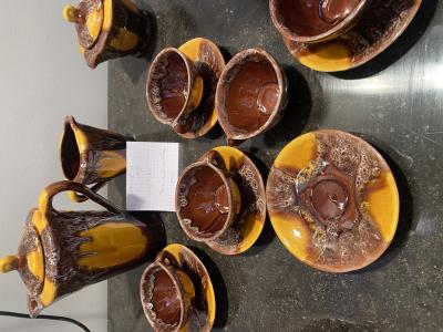 Service à café Vallauris - en terre cuite émaillée jaune et brun 2