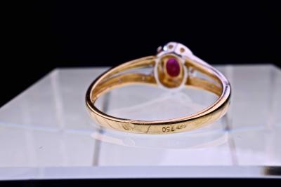 Bague unique en or blanc et jaune sertissant un Rubis et des diamants naturels 2