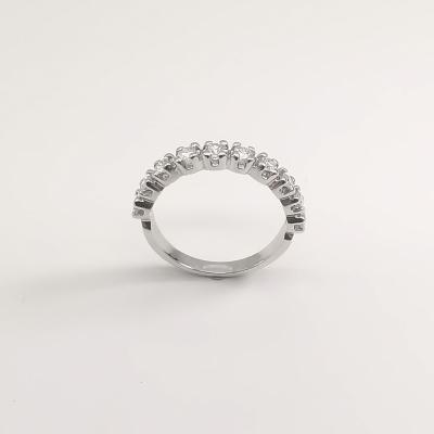 Bague demi alliance en or blanc 18 carats sertie de 10 diamants