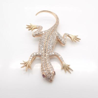 Broche salamandre en or  rose 14 carats sertie de diamants d’environ 6.94 ct 2
