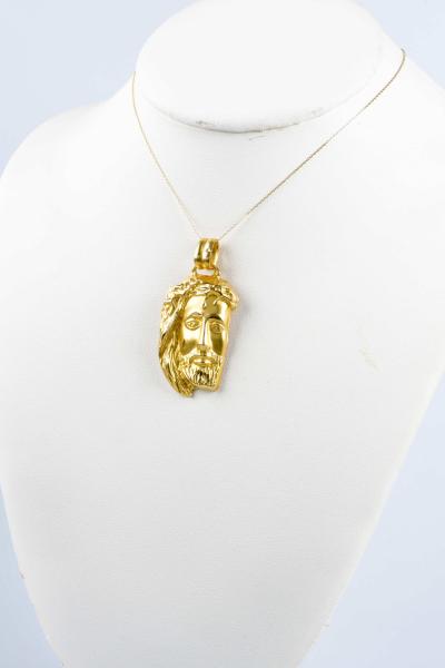 Collier en or jaune 18 carats composé d’une chaine et d’un pendentif Jesus Christ en or jaune 2