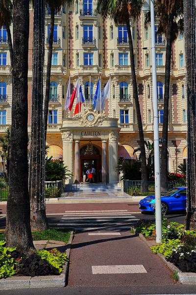 Gaudi .C - Carlton-hôtel-Cannes-street, 2023 - Photographie 2