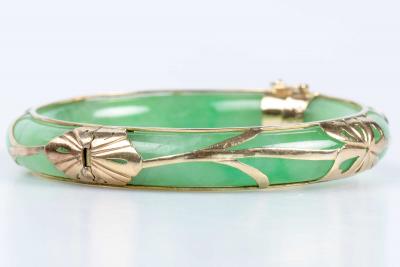 Bracelet jonc rigide en jade avec décors en or jaune 9 carats 2