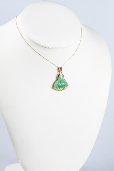 Collier en or jaune 14 carats composé d’un pendentif en forme de Bouddha orné d’une jade 2