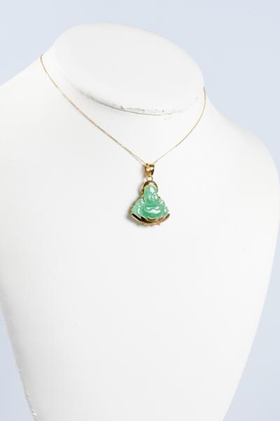 Collier en or jaune 14 carats composé d’un pendentif en forme de Bouddha orné d’une jade 2