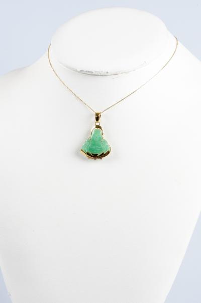 Collier en or jaune 14 carats composé d’un pendentif en forme de Bouddha orné d’une jade 2