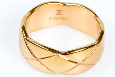 Bague modèle Coco Crush de la Maison CHANEL en or jaune 18 carats 2