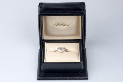 Bague coeur de la maison Chopard, en or blanc 18 carats, ornée de 28 diamants 2