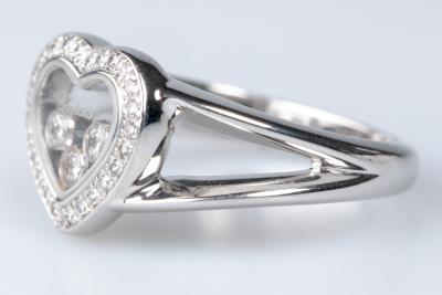 Bague coeur de la maison Chopard, en or blanc 18 carats, ornée de 28 diamants 2