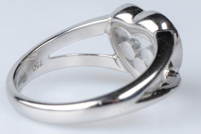 Bague coeur de la maison Chopard, en or blanc 18 carats, ornée de 28 diamants 2