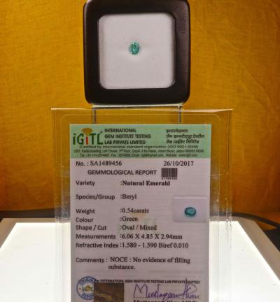 Emeraude naturelle ovale transparente 0,54 ct.  Pas de traitement,. 2