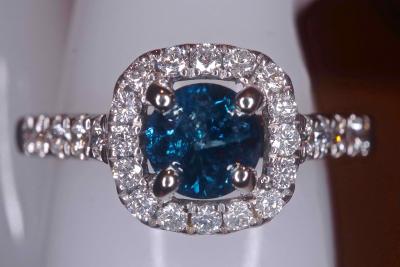Diamant central naturel bleu de 0,51.5 carat certifié sur bague en or blanc 18 Kt et  0.31 Kt de diamants naturels 2