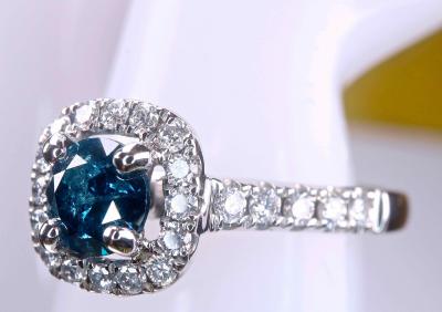 Diamant central naturel bleu de 0,51.5 carat certifié sur bague en or blanc 18 Kt et  0.31 Kt de diamants naturels 2