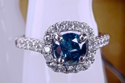 Diamant central naturel bleu de 0,51.5 carat certifié sur bague en or blanc 18 Kt et  0.31 Kt de diamants naturels 2
