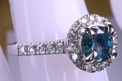 Diamant central naturel bleu  de 0,50 carat certifié sur bague en or blanc 18Kt et 0,23 Kt de diamants naturels 2