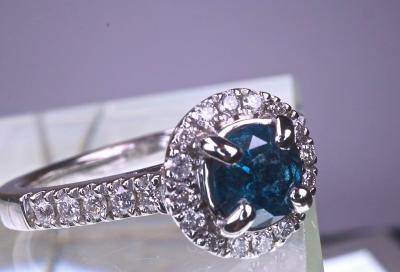 Diamant central naturel bleu  de 0,50 carat certifié sur bague en or blanc 18Kt et 0,23 Kt de diamants naturels 2