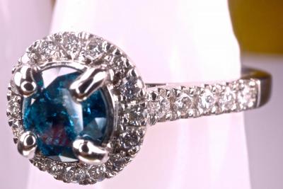 Diamant central naturel bleu  de 0,50 carat certifié sur bague en or blanc 18Kt et 0,23 Kt de diamants naturels 2