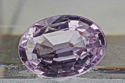 Rare Saphir  naturel rose transparent,  taille ovale   de 0.81 carats, 2
