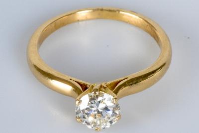 Bague alliance solitaire en or 18 carats ornée d’1 diamant taille Rond Brillant 2