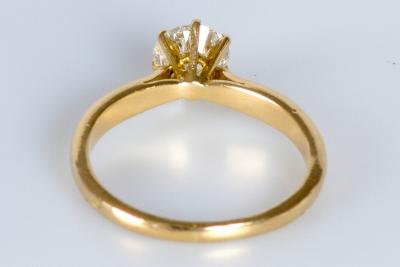 Bague alliance solitaire en or 18 carats ornée d’1 diamant taille Rond Brillant 2
