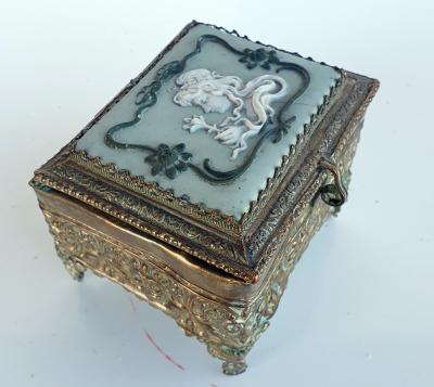 Old jewelry box, with Camay - Young girl's head 19th - Chiselled metal 2
