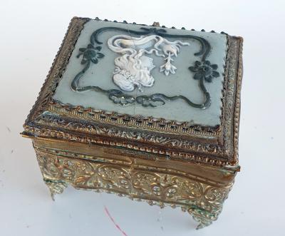 Old jewelry box, with Camay - Young girl's head 19th - Chiselled metal 2