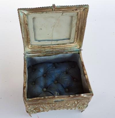 Old jewelry box, with Camay - Young girl's head 19th - Chiselled metal 2