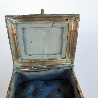 Old jewelry box, with Camay - Young girl's head 19th - Chiselled metal 2