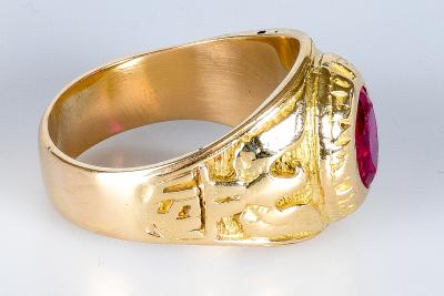 Bague Chevalière en or jaune unisexe orné d’un Rubis 2