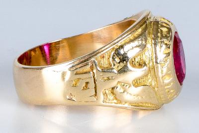 Bague Chevalière en or jaune unisexe orné d’un Rubis 2