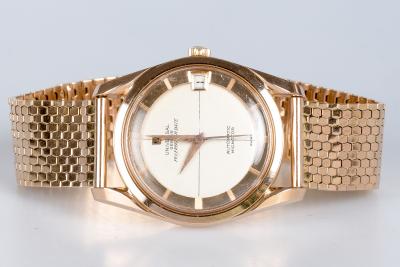 Montre Suisse Universal Genève Polerouter, en or jaune 18 carats 2