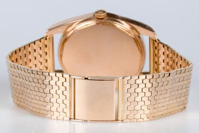 Montre Suisse Universal Genève Polerouter, en or jaune 18 carats 2