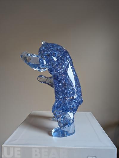 Richard ORLINSKI - Ours bulle bleu translucide (Bear Bubble) - 2023 2