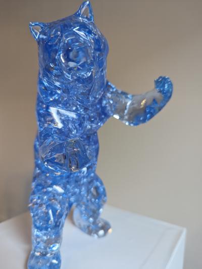 Richard ORLINSKI - Ours bulle bleu translucide (Bear Bubble) - 2023 2
