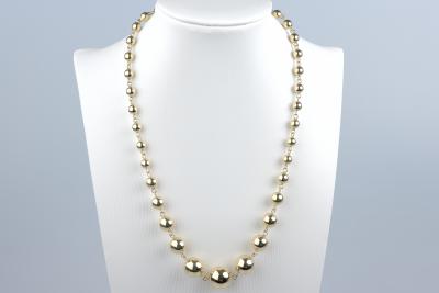 Collier en or jaune 18 carats orné de délicates boules 2