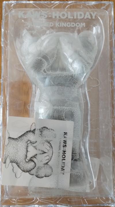 KAWS - Holiday United Kingdom Grey 2021 - Figurine 2