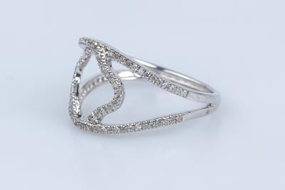 Bague en or blanc 9 carats 2
