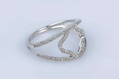 Bague en or blanc 9 carats 2