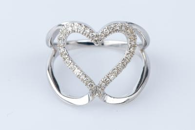 Bague en or blanc 9 carats 2