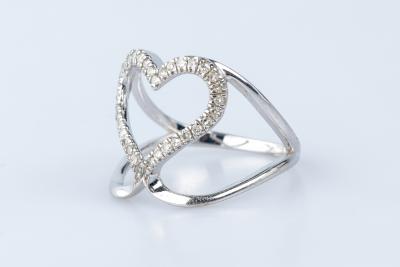 Bague en or blanc 9 carats 2