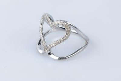 Bague en or blanc 9 carats 2