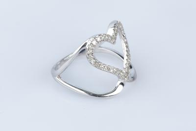 Bague en or blanc 9 carats 2