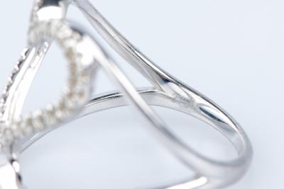 Bague en or blanc 9 carats 2