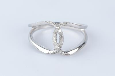 Bague en or blanc 9 carats 2