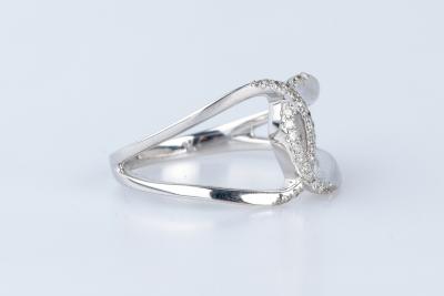 Bague en or blanc 9 carats 2