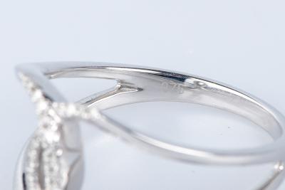 Bague en or blanc 9 carats 2