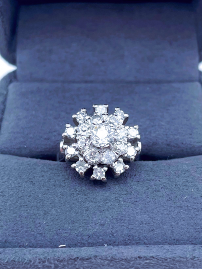 Bague ancienne diamants or blanc sertie de dix-neuf diamants de taille ancienne 2