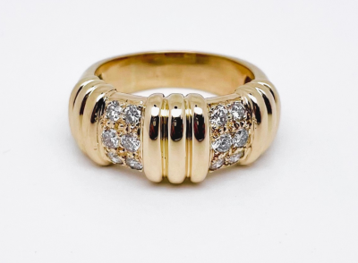 Bague à godrons or jaune et pavage diamants 2