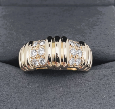 Bague à godrons or jaune et pavage diamants 2