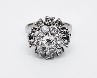 Bague ancienne diamants or blanc sertie de dix-neuf diamants de taille ancienne 2